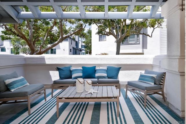 Detail Gallery Image 3 of 29 For 8278 Avenida Navidad #3,  San Diego,  CA 92122 - 2 Beds | 2/1 Baths