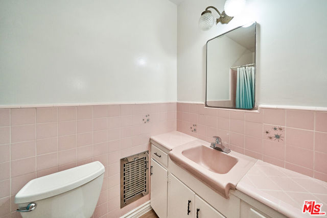 12129 Beverly Boulevard, Whittier CA: https://media.crmls.org/mediaz/a75bd1da-4527-43d4-8dfc-ca0c116bc9d0.jpg