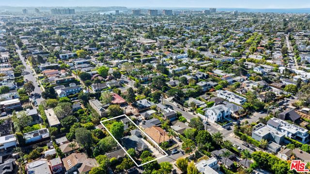 1314 Palms Boulevard, Venice CA: https://media.crmls.org/mediaz/a75bd20c-18c1-4c9c-9c5a-2e2d62d7b420.jpg