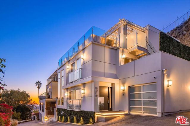 9318 Warbler Way, Los Angeles CA: https://media.crmls.org/mediaz/a75bd540-c42a-44db-86ba-915c5c158305.jpg