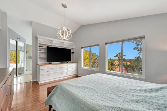 1976 Vineyard Ave, Vista CA: https://media.crmls.org/mediaz/a75be35b-a3a5-44b5-86e1-5f65bfdf5d15.jpg