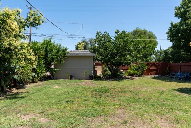 1005 W 8th Street, Merced CA: https://media.crmls.org/mediaz/a75cbb4e-05f8-41ce-8991-4678fe0da8f9.jpg