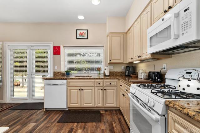 4964 Poseidon Way, Oceanside CA: https://media.crmls.org/mediaz/a75d214f-dbcc-458e-96f4-b3d3d8bd7224.jpg