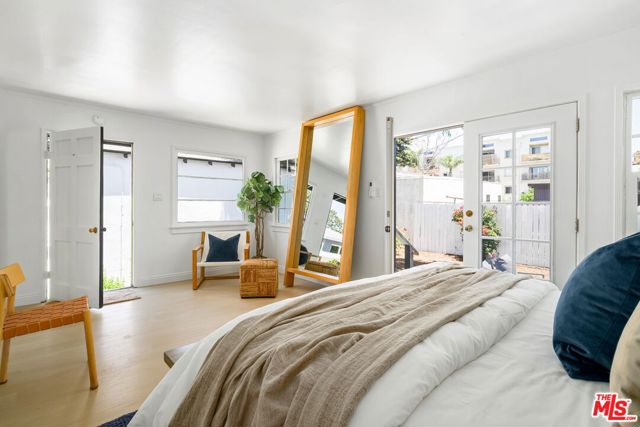 3340 Cardiff Avenue, Los Angeles CA: https://media.crmls.org/mediaz/a75d78a3-7687-4635-9eff-4741dff83329.jpg