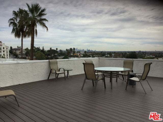 8400 De Longpre Avenue, West Hollywood CA: https://media.crmls.org/mediaz/a75d79b2-7294-4e3d-a5a3-db8e57b9b445.jpg