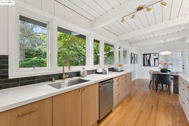 1415 Devonshire Dr, El Cerrito CA: https://media.crmls.org/mediaz/a75da08b-d8cb-4c1e-9c80-172f0546bd19.jpg