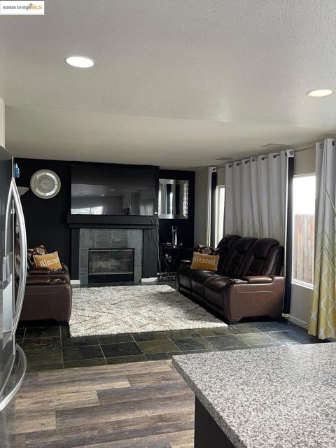 4529 Pronghorn Way, Antioch CA: https://media.crmls.org/mediaz/a75dc53e-130a-48ae-9d6f-f1572cc32537.jpg