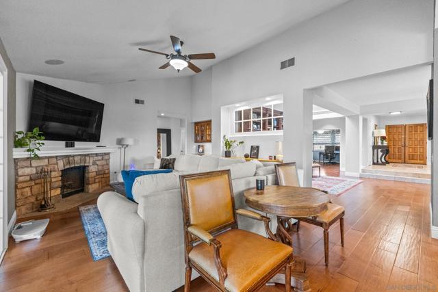 3445 Lomas Serenas Dr, Escondido CA: https://media.crmls.org/mediaz/a75df2ce-6534-464e-9464-0b3518d1b657.jpg