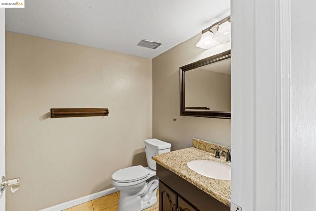 838 Hazel St, Livermore CA: https://media.crmls.org/mediaz/a75e6bc9-d7c9-4d8b-ac54-9e2b5a0fbb87.jpg