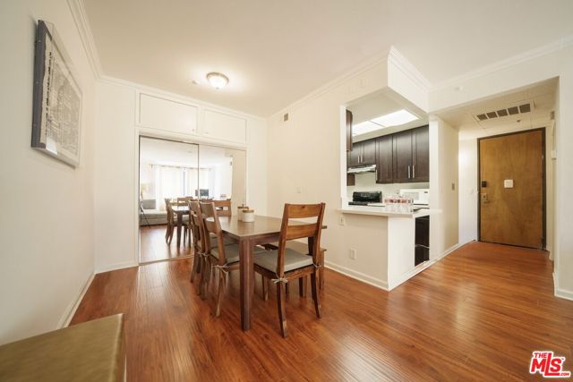 533 S St Andrews Place, Los Angeles CA: https://media.crmls.org/mediaz/a75ea50b-36d8-40a9-aa74-6a91a3b183c3.jpg