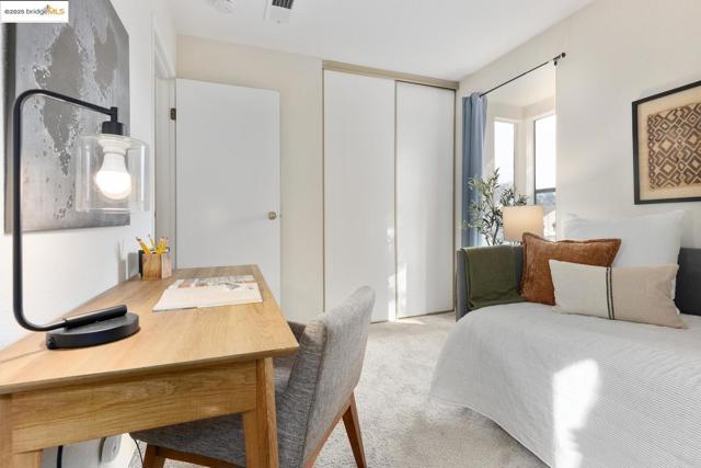 1391 Monument BLVD, Concord CA: https://media.crmls.org/mediaz/a75f6ba3-08bb-4787-9433-dc88788458d5.jpg