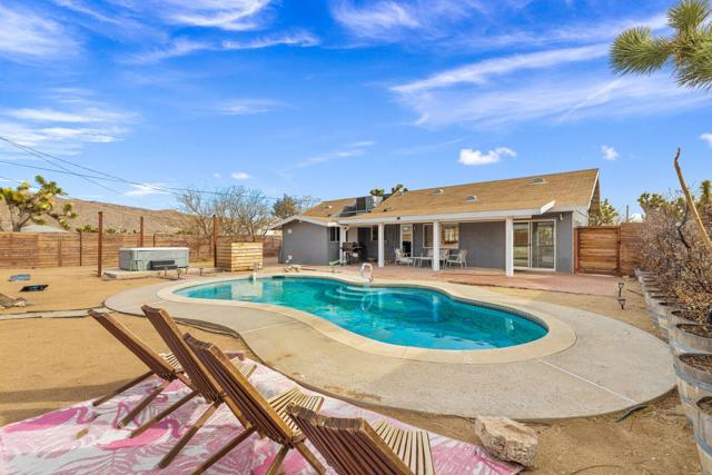 7552 Elk Trail, Yucca Valley CA: https://media.crmls.org/mediaz/a75facdb-b60c-4ce5-8b8a-ae7448418877.jpg