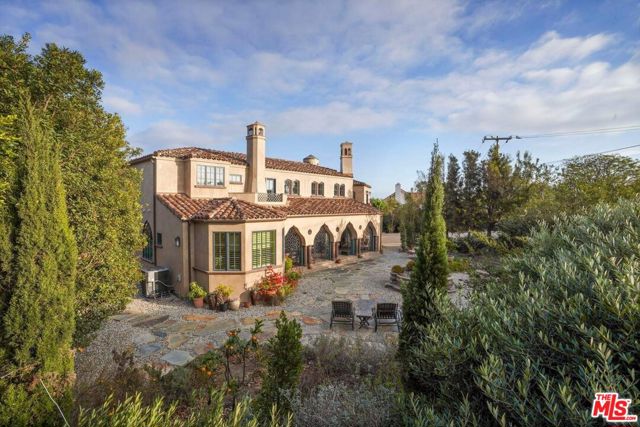 29549 Harvester Road, Malibu CA: https://media.crmls.org/mediaz/a75fba41-7abb-4dcf-a408-578d33fe6a8c.jpg