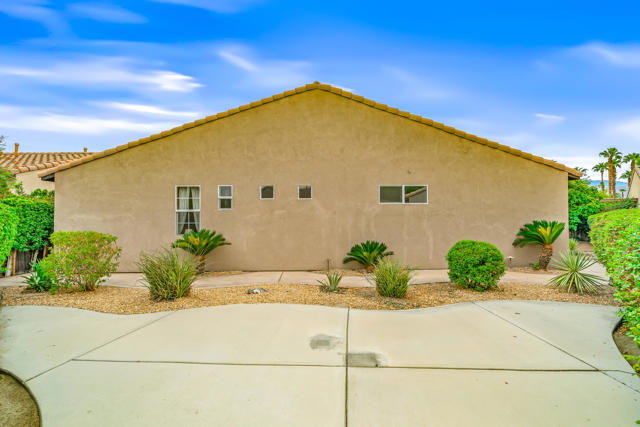 79756 Cassia Street, La Quinta CA: https://media.crmls.org/mediaz/a761ed36-bd5b-431c-ba00-665a9c92fe53.jpg