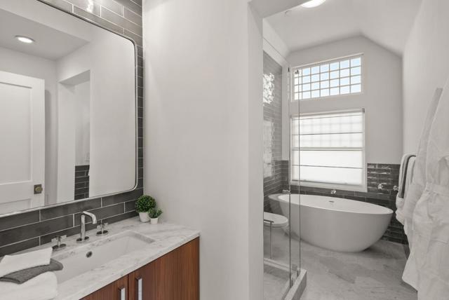 2853 Broderick Street, San Francisco CA: https://media.crmls.org/mediaz/a7629072-726f-4b17-a026-fb6ca2e85841.jpg