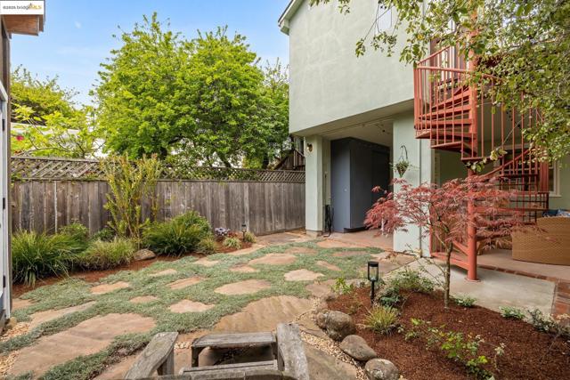 1626 Kains Ave., Berkeley CA: https://media.crmls.org/mediaz/a76301e3-b3a5-44a7-bbb3-0ee0f31dc582.jpg
