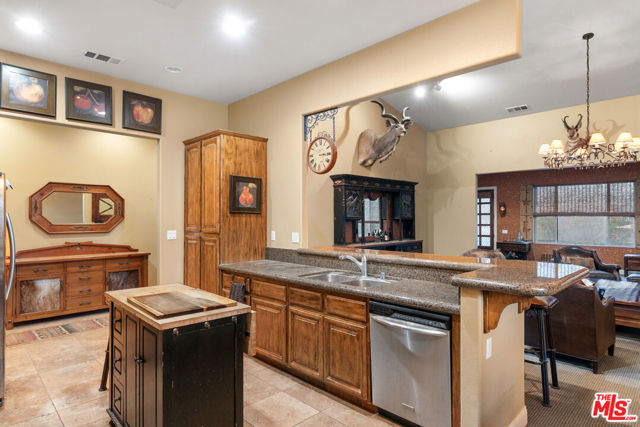 805 N Sanderson Avenue, San Jacinto CA: https://media.crmls.org/mediaz/a7632327-59ed-4a13-9aba-4e41cc978e5f.jpg