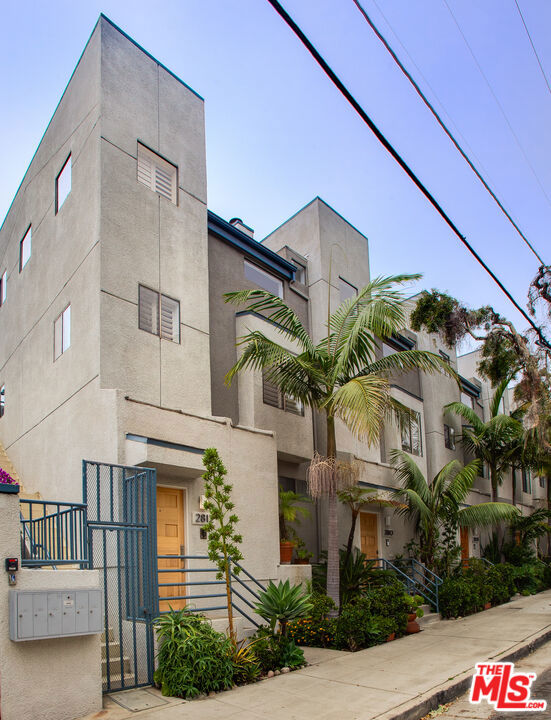 2812 6th Street photo 1