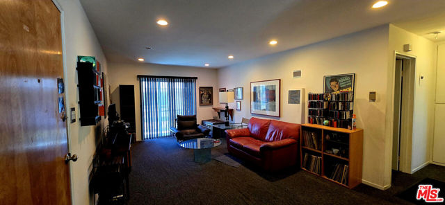 1433 N Martel Avenue, Los Angeles CA: https://media.crmls.org/mediaz/a7641a98-69a8-48ee-933a-202c8dd3f974.jpg