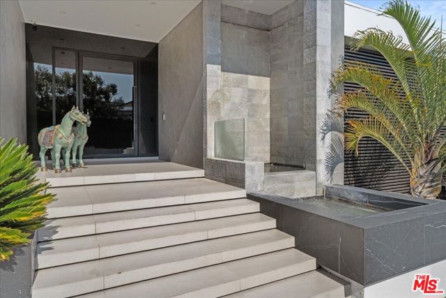 2284 Hercules Drive, Los Angeles CA: https://media.crmls.org/mediaz/a7642ac7-7be4-4d01-aa72-2339d11ab318.jpg