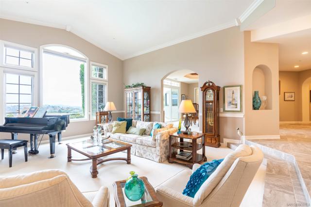 2377 Vern Drive, Fallbrook CA: https://media.crmls.org/mediaz/a764538f-159a-4594-bde0-6d77623a4a43.jpg