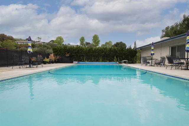 4402 Shearwater Way, Oceanside CA: https://media.crmls.org/mediaz/a76480d8-0ff5-417c-97be-88c6ea7960e9.jpg