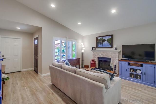 10970 Shy Bird Ln, San Diego CA: https://media.crmls.org/mediaz/a7648a08-1a9f-49f0-99b9-886df1e681a2.jpg