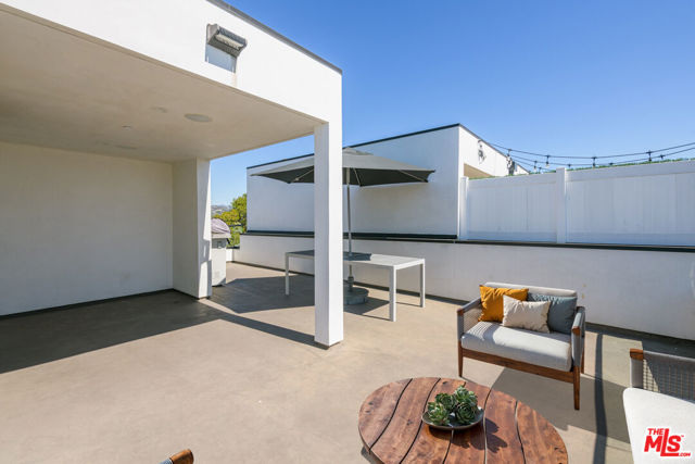 741 N Gramercy Place, Los Angeles CA: https://media.crmls.org/mediaz/a764c7bc-979f-45ec-97c7-3e9358ceee0b.jpg