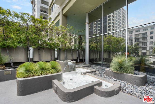 10701 Wilshire Boulevard, Los Angeles CA: https://media.crmls.org/mediaz/a764d9a5-f5a2-41fb-9f88-90e763fe7e14.jpg