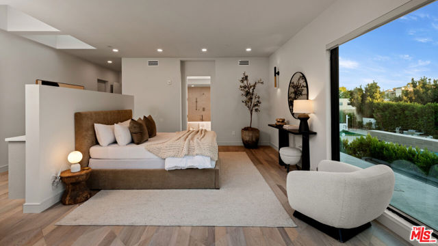 Drew Fenton | 505 Barrington Avenue Los Angeles CA | MLS: 7255319