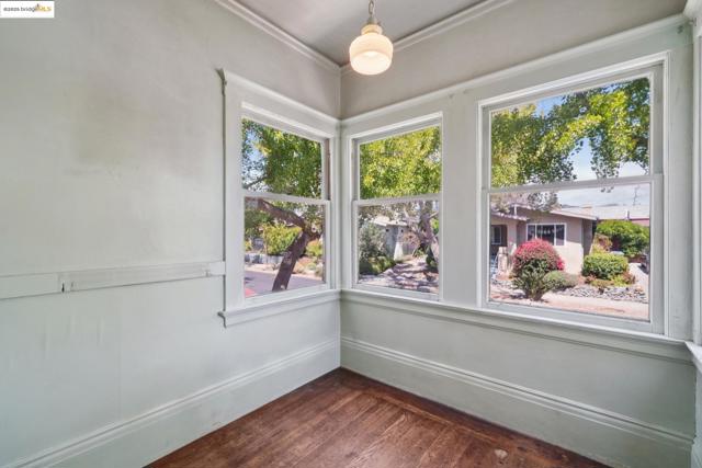 1239 Carleton St, Berkeley CA: https://media.crmls.org/mediaz/a765d793-830d-44a1-ab4c-4af496810a65.jpg