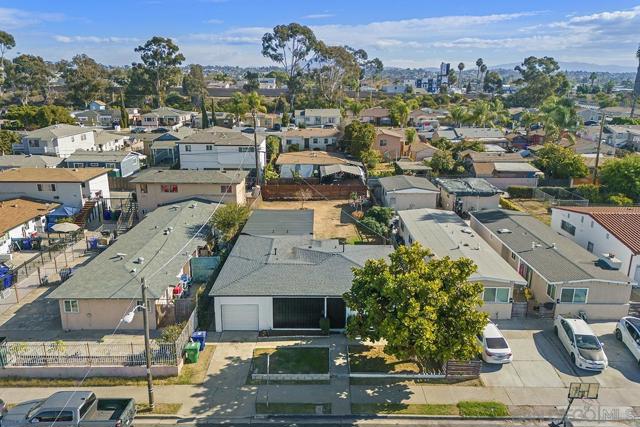 745 West St, San Diego CA: https://media.crmls.org/mediaz/a765fc7d-0b08-4278-a282-c07cb271cef1.jpg