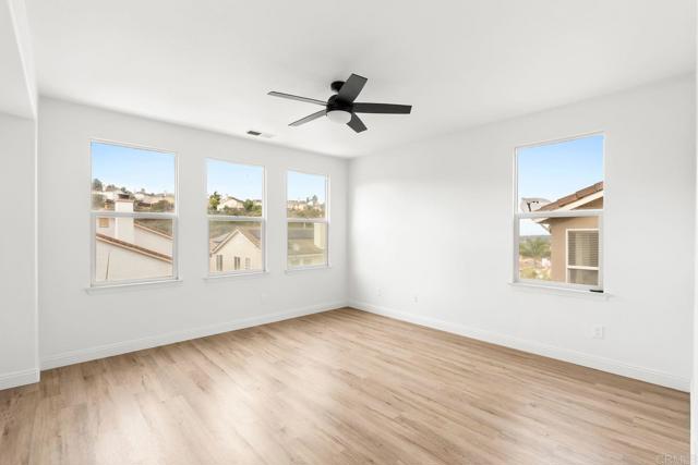 Detail Gallery Image 17 of 35 For 1048 Sunset Crossing Point, San Diego,  CA 92154 - 5 Beds | 3 Baths