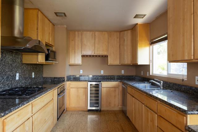 1113 Buena Vista Avenue, Pacific Grove CA: https://media.crmls.org/mediaz/a7671e69-feec-4cab-93d2-1274bf601e38.jpg