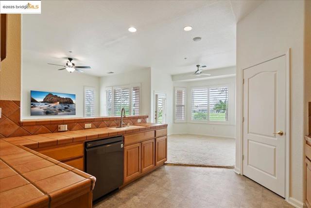 625 Pomona Dr, Brentwood CA: https://media.crmls.org/mediaz/a767c463-4e3c-4792-a41a-30f61b947ab5.jpg