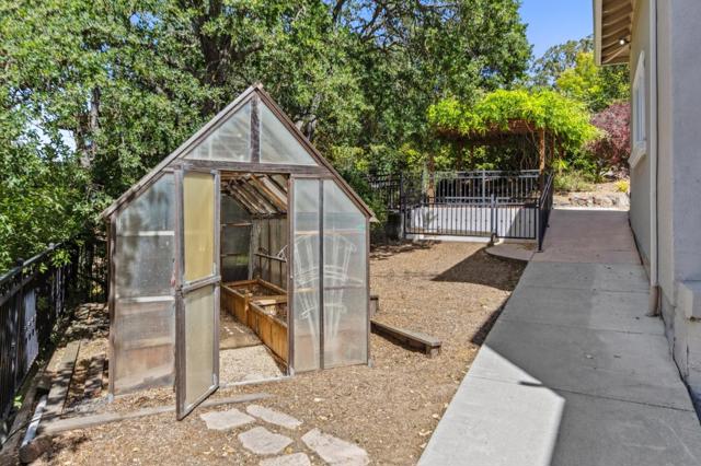 18500 Hillview Drive, Monte Sereno CA: https://media.crmls.org/mediaz/a767c62e-4386-4fef-9465-88a15fe54de5.jpg
