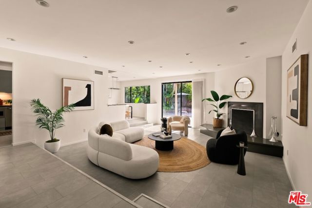 4841 Swinton Avenue, Encino CA: https://media.crmls.org/mediaz/a767f5ab-87c1-4f42-82f7-590117a4bb23.jpg