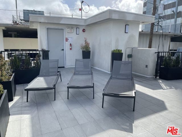 9842 Vidor Drive, Los Angeles CA: https://media.crmls.org/mediaz/a76858b0-beda-42bf-bb54-10e93dd802d2.jpg