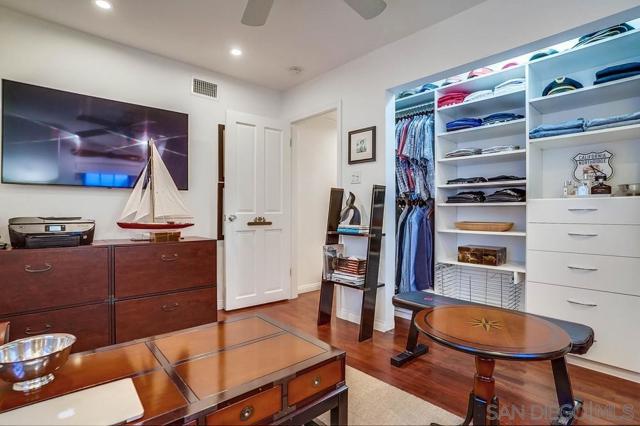 75 Corinthian Walk, Long Beach CA: https://media.crmls.org/mediaz/a76893bd-0622-4145-bf95-2e5c12ed5cf6.jpg