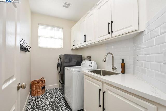 632 Dickinson Ct, Discovery Bay CA: https://media.crmls.org/mediaz/a76910e4-d3cc-45fb-9f23-7bc67becd8aa.jpg