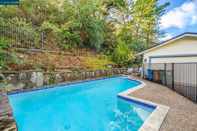 Image 34 of 40 For 11 Greyfell Pl