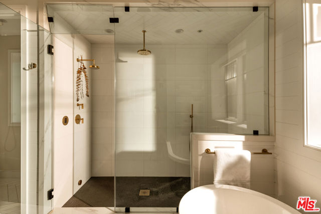 16021 Northfield Street, Pacific Palisades CA: https://media.crmls.org/mediaz/a7695f9d-d282-426a-aa80-7b5421796217.jpg