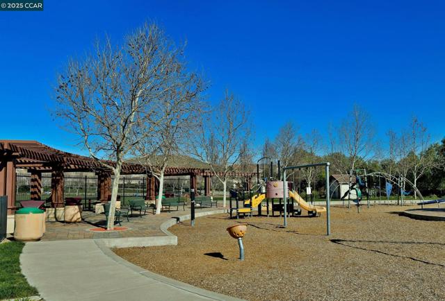 12004 Harcourt Wy, San Ramon CA: https://media.crmls.org/mediaz/a769ed8a-c0ad-4e88-acb3-45d1c61dcb87.jpg