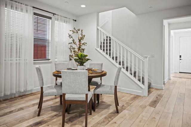 2721 Parkview Way, Marina CA: https://media.crmls.org/mediaz/a76a7aa4-c3fe-44fb-8bbf-b792ea86461c.jpg