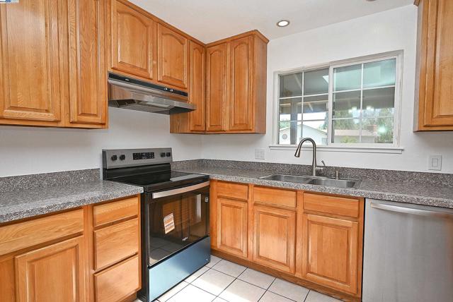 7144 Prince Dr, Dublin CA: https://media.crmls.org/mediaz/a76a9847-dee4-410a-ad3f-39d6228b895d.jpg