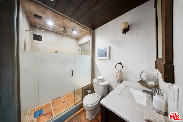 6615 Emmet Terrace, Los Angeles CA: https://media.crmls.org/mediaz/a76ae382-6195-47ec-8fd0-89cd933ff219.jpg