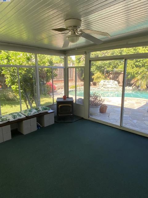 5186 Greenmeadow Dr, Concord CA: https://media.crmls.org/mediaz/a76ca247-3a3a-48c5-b586-699ad29330c3.jpg