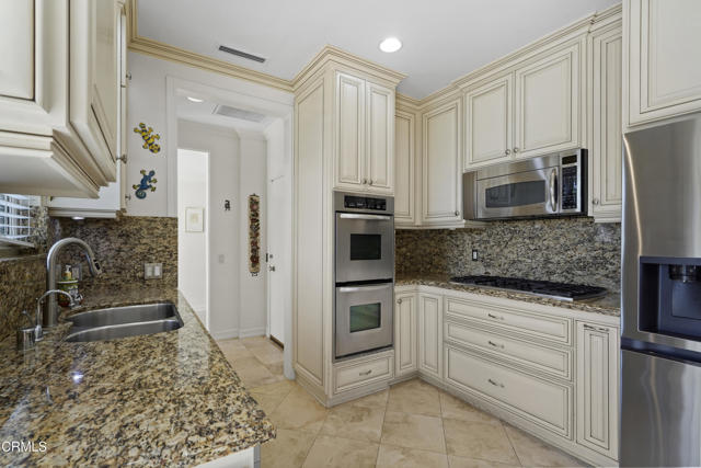 630 S Orange Grove Boulevard, Pasadena CA: https://media.crmls.org/mediaz/a76ccb46-37fd-4e5c-8204-499116ccc17e.jpg