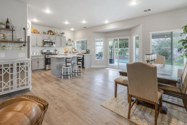 Image 8 of 27 For 64279 Eagle Mountain Avenue