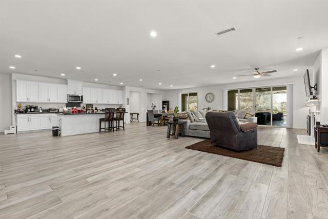 34885 Heartland Lane, Murrieta CA: https://media.crmls.org/mediaz/a76cdd3c-5af4-4dbe-893e-5b073d6131fd.jpg